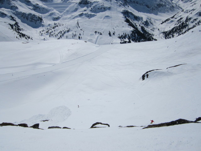 neben der Piste 16 (16. März)