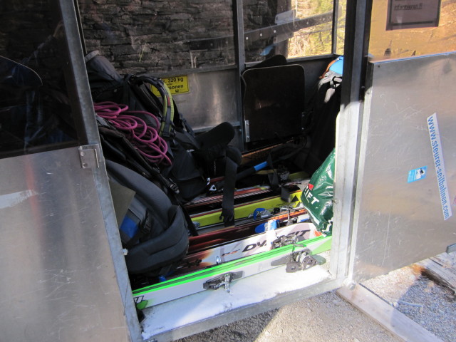 Talstation der Materialseilbahn Essener-Rostocker-Hütte, 1.551 m (1. Apr.)