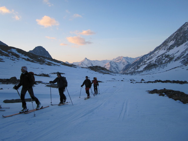 Siegbert, Gerwalt, Klaus und Christoph zwischen Essener-Rostocker-Hütte und Stredacher Winkl (3. Apr.)