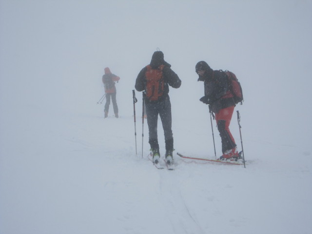 Michaela, Siegbert und Klaus zwischen Essener-Rostocker-Hütte und Simonysee (5. Apr.)