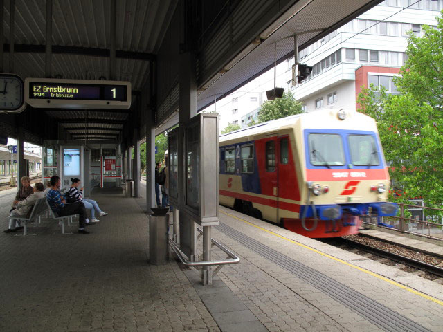 5047 001-2 bei der Einfahrt in den Bahnhof Floridsdorf