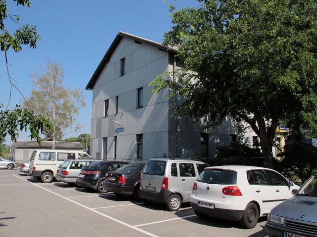 Bahnhof Münchendorf, 186 m
