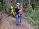Diana und Daria am Ende des Parcours 'Marienkäfer' im Kletterwald Buchenberg