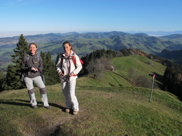 Carmen und Romy zwischen Ochsenhöhi und Hundwiler Höhi
