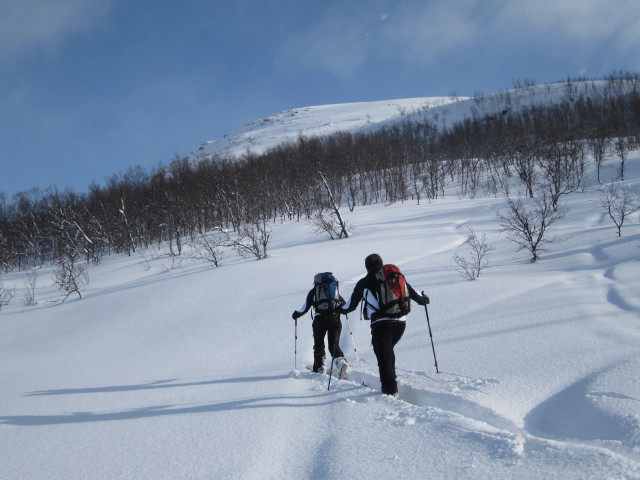 Martina und Axel zwischen Djupvik Kirkeg&aring;rd und Storhaugen