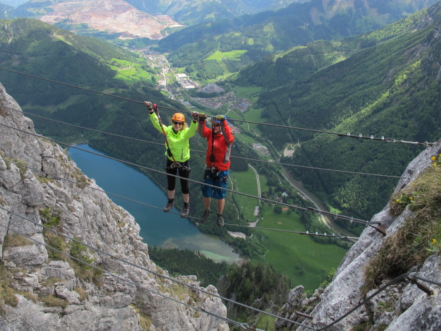 Kaiser-Franz-Joseph-Klettersteig: Sabrina und Christian auf der Seilbrücke (18. Mai)