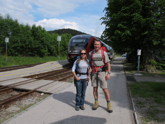 Diana und ich im Bahnhof Grünbach am Schneeberg, 557 m