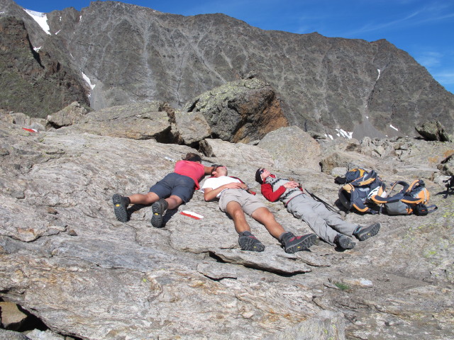 Gudrun, ich und Christoph am östlichen Teil des Adlersteigs zwischen Vorderem Schmied und Weißkugelhütte (15. Aug.)