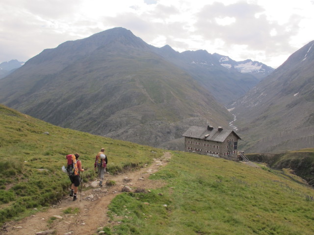 Gudrun und Christoph am Weg 16 bei der Martin-Busch-Hütte (18. Aug.)