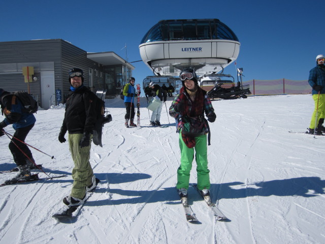 Markus, Jochen, Ines und Ayesha bei der Bergstation der Valfagehrbahn, 2.281 m (8. März)