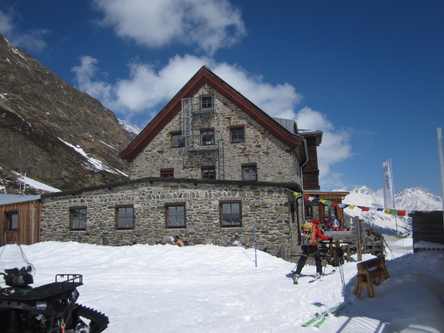 Christoph bei der Franz-Senn-Hütte, 2.149 m (17. Apr.)
