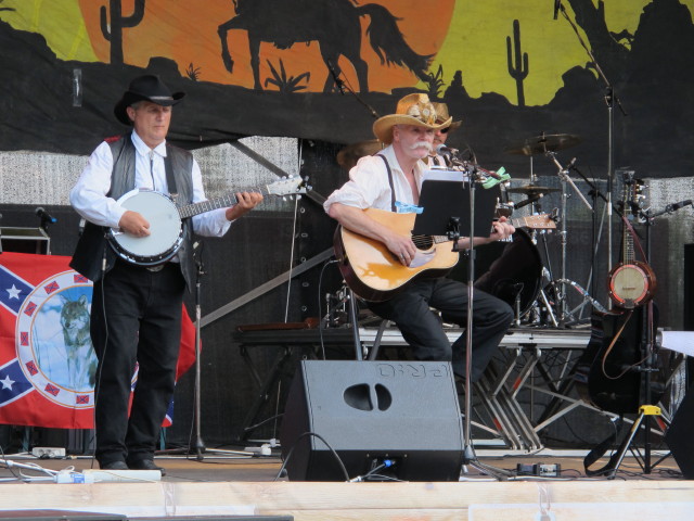 Western Cowboys auf der Country & Western-Bühne (27. Juni)