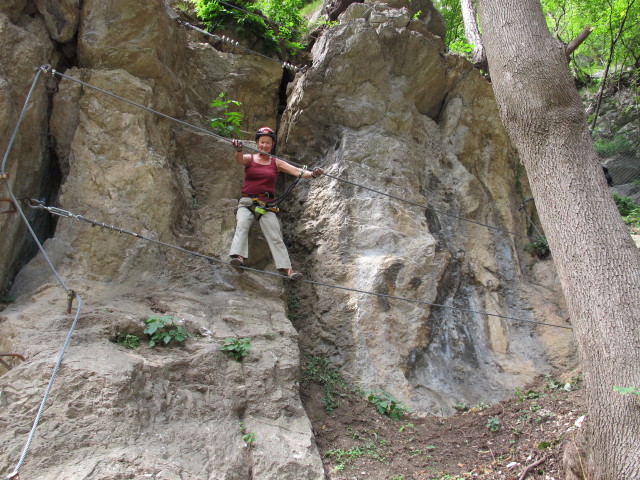 Kinder-Klettersteig: Edith auf der unteren Seilbrücke (6. Juli)