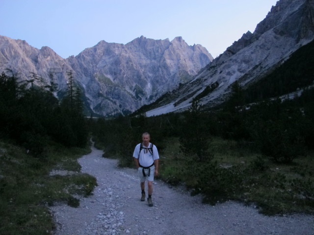 Erich zwischen Wimbachgrieshütte und Schönfeldspitze (2. Aug.)