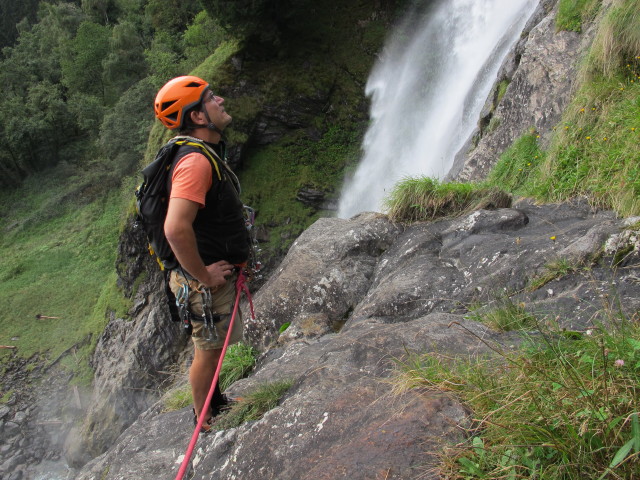 Axel in der dritten Seillänge der Klettertour 'Wasserfall'