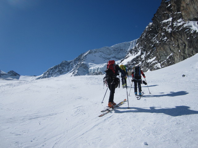 Herbert, Wolfgang und Anabel zwischen Glacier de Tsijiorne Nouve und Glacier de Pièce (21. März)
