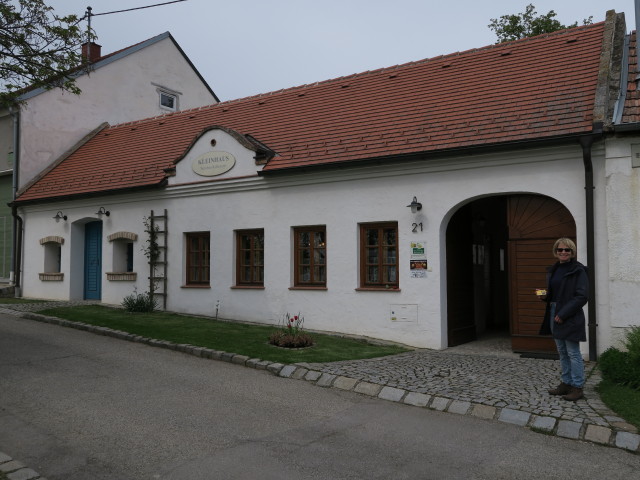Mama beim Kleinhaus