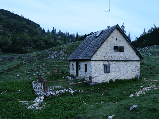 Bergrettungshütte Legstein, 1.440 m (11. Juni)