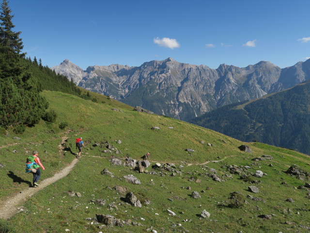 Eva-Maria und Eric am Weg 115 zwischen Starkenburger Hütte und Schönegg (25. Sept.)