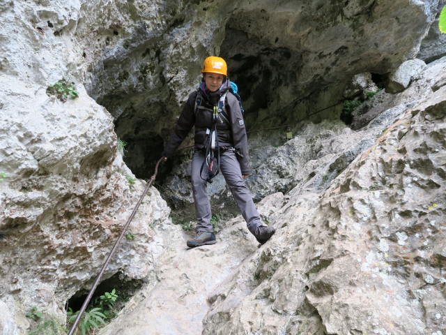 Rudolf-Decker-Klettersteig: Sabine im Wildschützenloch