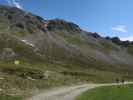Ulrike und Sonja am Weg 518 zwischen Cimaross und Goldriedsee