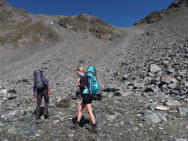 Bernadette und Evelyn am Weg 911 im Südlichen Luibiskar (17. Aug.)