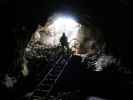 Sabine in der Sunshine Cave im Lavabeds National Monument (24. Mai)