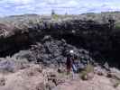 Sabine bei der Sentinel Cave im Lavabeds National Monument (24. Mai)