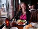 Sabine im Lucas Wharf Restaurant in Bodega Bay (26. Mai)