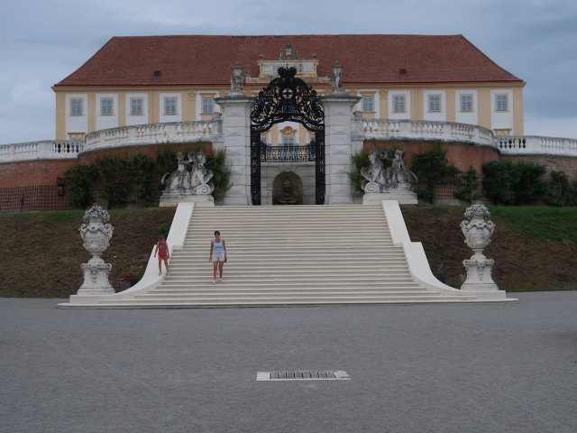 Schloss Hof, 166 m