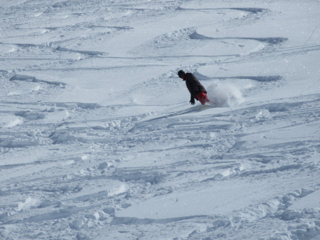 Markus zwischen Piste 14a und Piste 14b (17. Apr.)