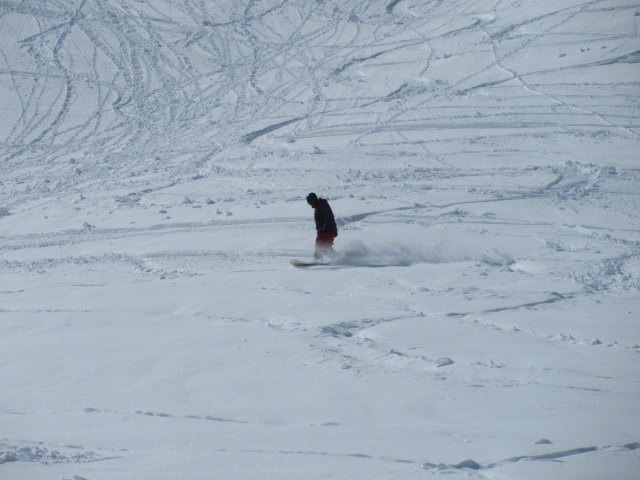 Markus neben der Piste 33 (18. Apr.)