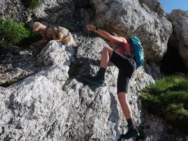 Larissa zwischen Rifugio Guido Corsi und Sentiero Anito Goitan