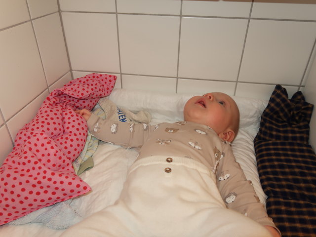 Nils in unserer Wohnung (2. J&auml;n.)