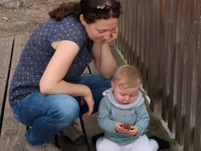 Sabine und Nils bei der Ein&ouml;dh&ouml;hle, 370 m