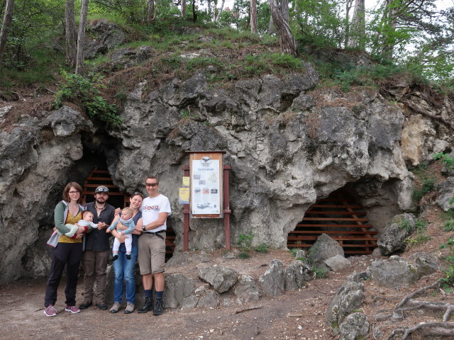 Hannelore, Ella, Manuel, Nils, Sabine und ich bei der Ein&ouml;dh&ouml;hle, 370 m