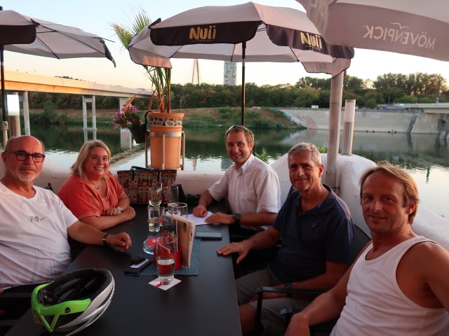 Hans-Christian, Doris, ich, Friedrich und J&ouml;rg im Inseltreff Barbados