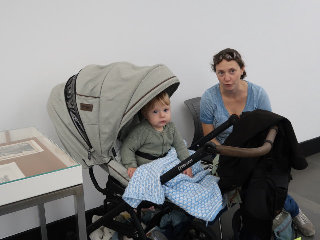 Nils und Sabine in der Ausstellung 'Bahnh&ouml;fe - Stationen in Europa'