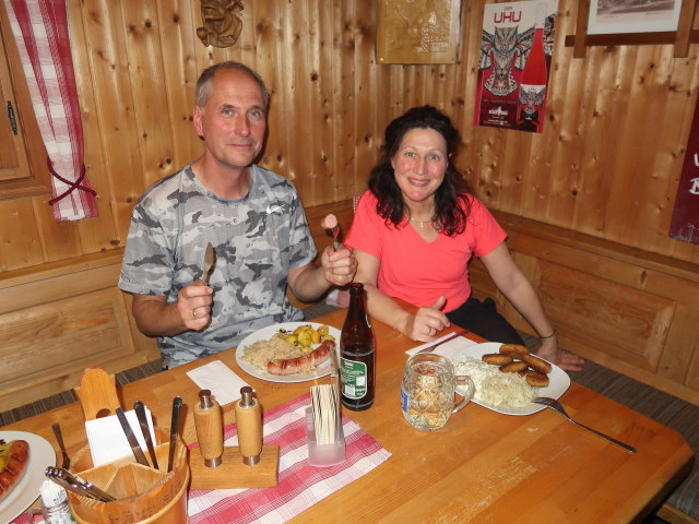 Frank und Melanie in der H&auml;uselalm, 1.526 m (16. Nov.)