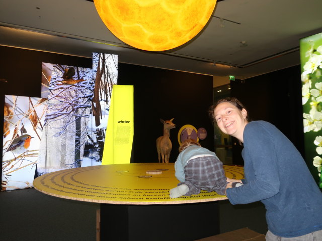 Nils und Sabine in der Sonderausstellung 'Tierisch mobil! Natur in Bewegung'