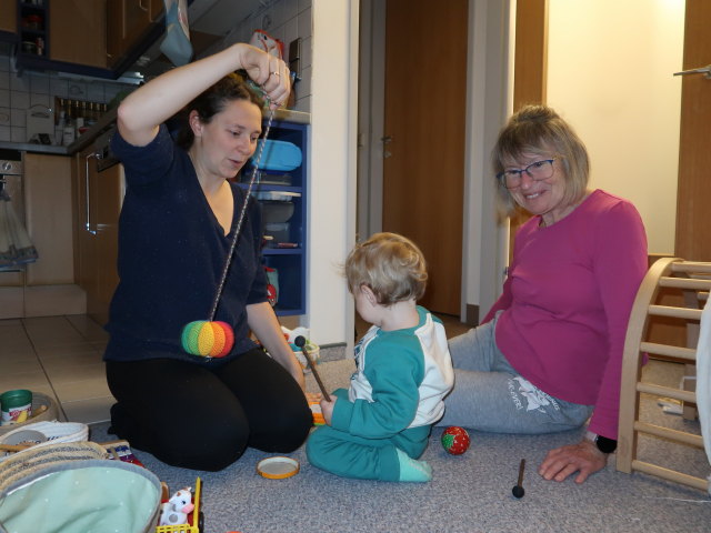 Sabine, Nils und Mama in unserer Wohnung