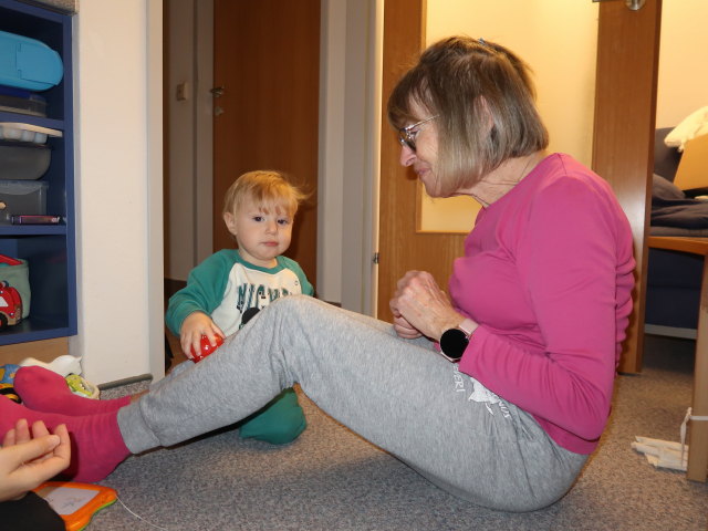 Mama und Nils in unserer Wohnung