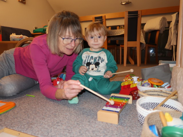 Mama und Nils in unserer Wohnung