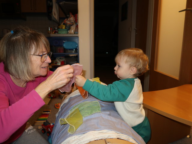 Mama und Nils in unserer Wohnung