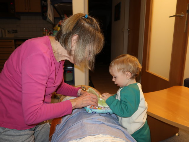 Mama und Nils in unserer Wohnung