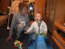 Mama und Nils im Haus meiner Eltern
