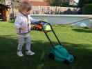 Nils im Garten meiner Eltern