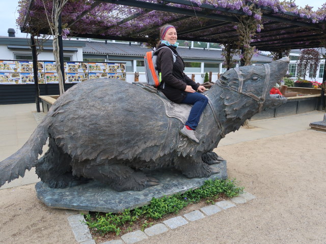 Sabine im Skulpturparken Blokhus (24. Mai)