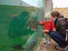 Nils und Sabine beim Robbenbecken im Nords&oslash;en Oceanarium in Hirtshals (25. Mai)