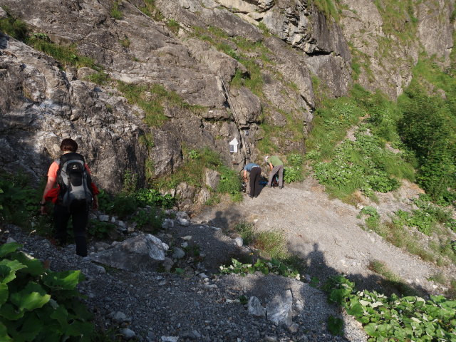 Klostertaler Klettersteig: Carmen beim Einstieg